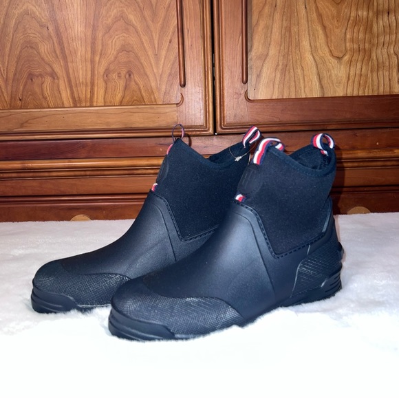 NWOB Tommy Hilfiger Boots Size 7 M Chaney Designer Logo Shoe Boot Design - Picture 3 of 10